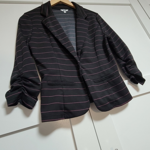 ✨️3 For $30✨️TAG Adorable Blazer (S) - Picture 4 of 10